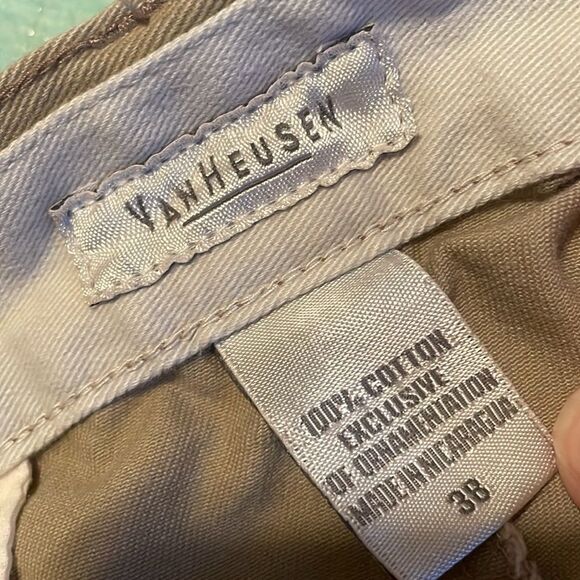 Van Heusen khaki 38 waist men’s shorts EUC 100% Cotton 8” inseam, flat front - Picture 8 of 12